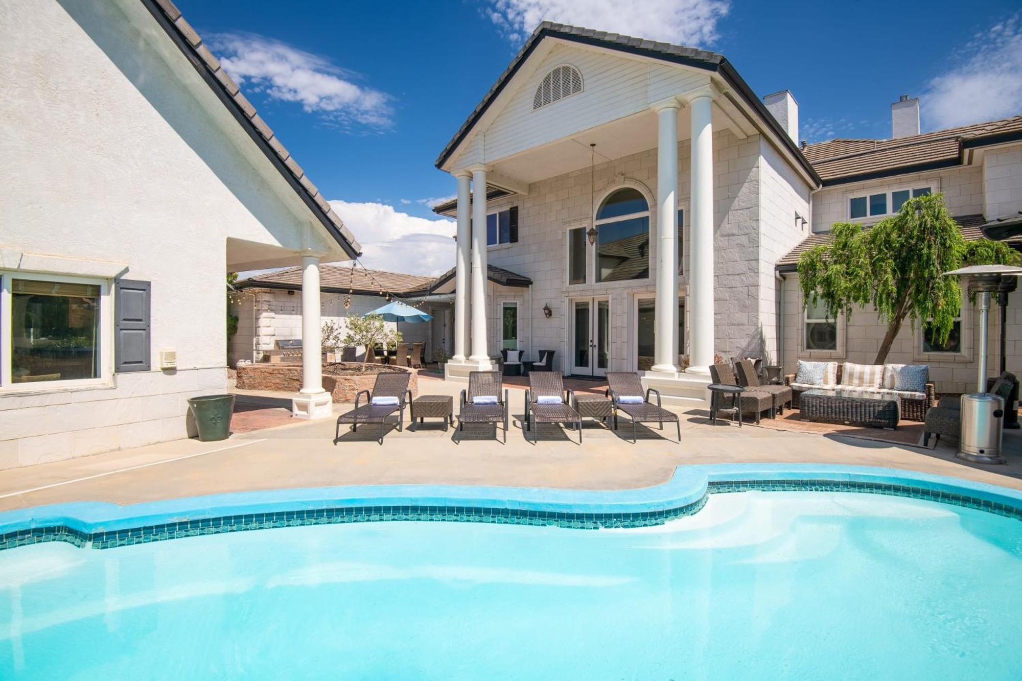 Grand Contento By Avantstay Extraordinary Estate W Pool Hot Tub Movie Room Temecula Extérieur photo